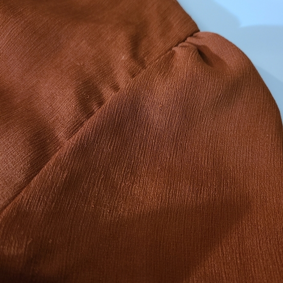 Cropped Short Puff Sleeve Blouse - Picture 9 of 9